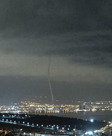 Akdeniz’de oluşan hortum cep telefonuyla görüntülendi