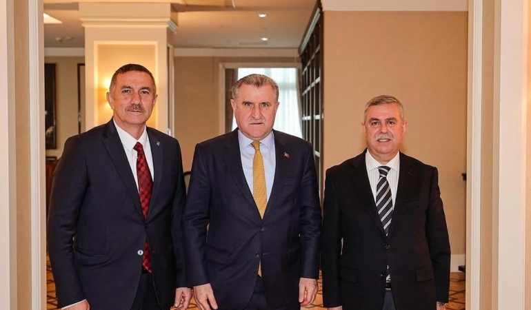 Sinop’a yeni halı saha kazandırılıyor