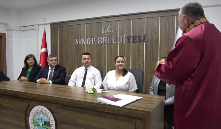 SİNOP´TA GENÇ ÇİFT “FAİZSİZ KREDİ DESTEĞİ”YLE DÜNYAEVİNE GİRDİ