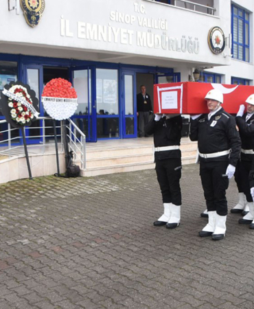 SİNOP'TA KALP KRİZİ GEÇİREN POLİS MEMURU HAYATINI KAYBETTİ