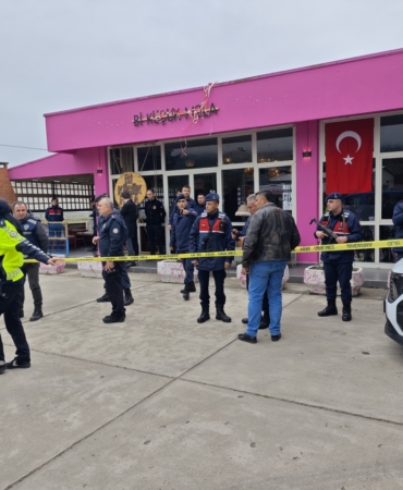 bosanma-asamasindaki-esini-silahla-oldurdu-intihar-etti