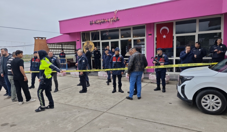 Boşanma aşamasındaki eşini silahla öldürdü, intihar etti