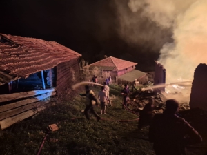 Çıkan yangında 1 ev zarar gördü