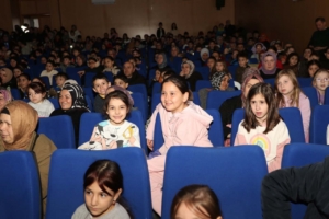 Çocuklar tiyatro ile buluştu