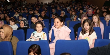 Çocuklar tiyatro ile buluştu