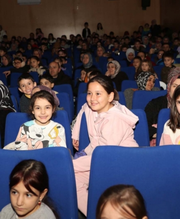 Çocuklar tiyatro ile buluştu