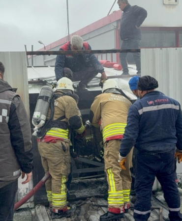 Depoda çıkan yangında hasar oluştu