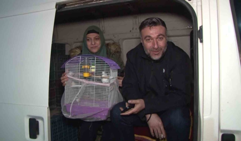 İstanbul bu gece dışarıda: Bazıları çadırda, bazıları ise kamyonet kasasında geceliyor