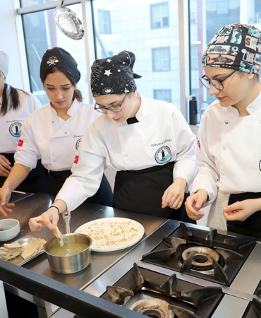 Öğrenciler Gerze’nin yöresel yemeklerini yaptı