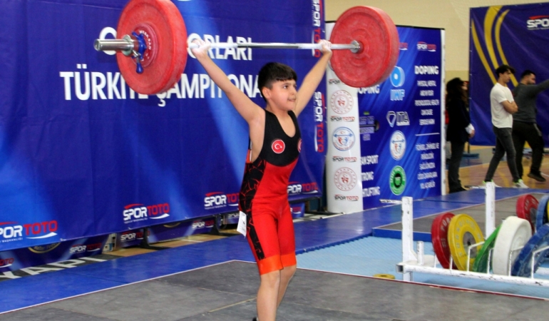 halter-yildizlar-turkiye-sampiyonasi-sinopta-basladi