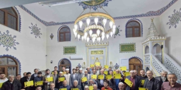 Hatimle teravihe katılan cemaate başarı belgesi verildi