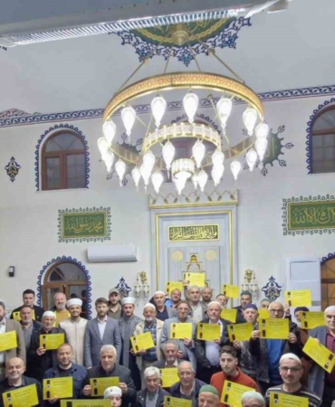 Hatimle teravihe katılan cemaate başarı belgesi verildi