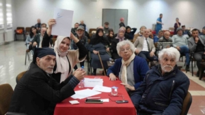 huzurevi-sakinleri-bilgi-yarismasinda-ter-doktu