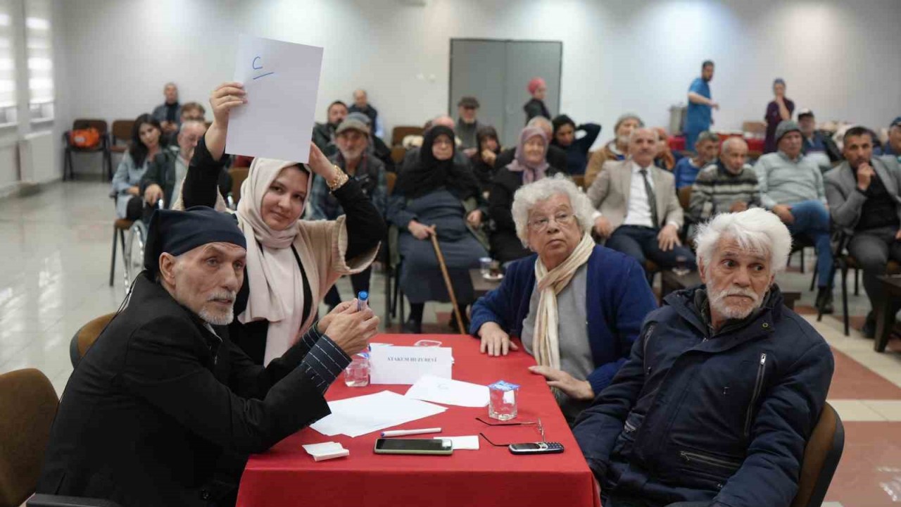 huzurevi-sakinleri-bilgi-yarismasinda-ter-doktu