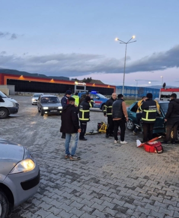 Kamyonetle çarpışan otomobilde bir kişi yaralandı