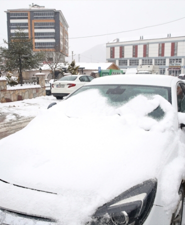 Kastamonu'nun yüksek kesimlerinde kar yağdı