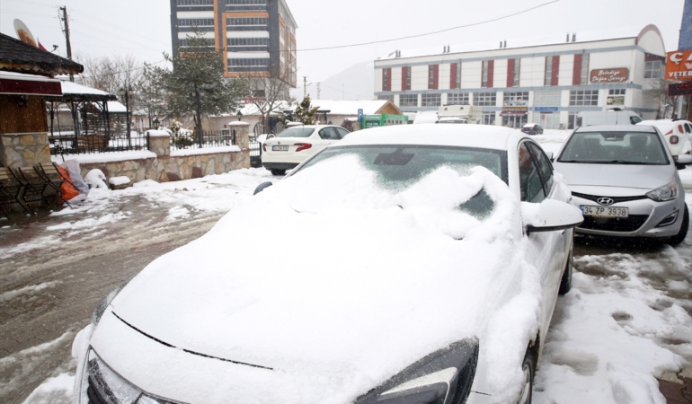 Kastamonu’nun yüksek kesimlerinde kar yağdı