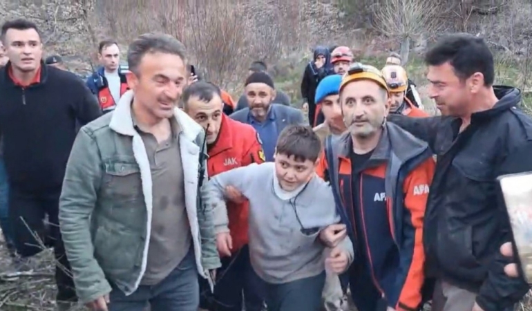 Kaybolan 9 yaşındaki çocuk uzun süren çalışmanın ardından bulundu