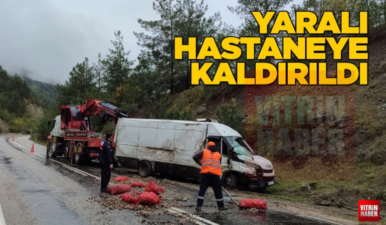 Sinop yolunda ticari araç devrildi