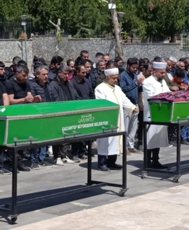 Kazada ölen anne ile oğlu son yolcuğuna uğurlandı