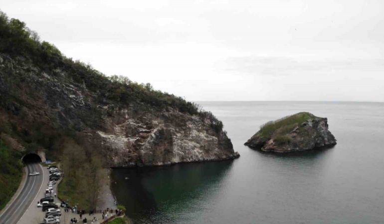 ‘Kuş cenneti’ Hoynat adası ziyaretçilerini ağırlıyor