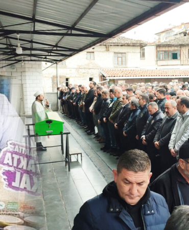 Durağan Muhittin abisini kaybetti. Eczacı Muhittin Tek toprağa verildi