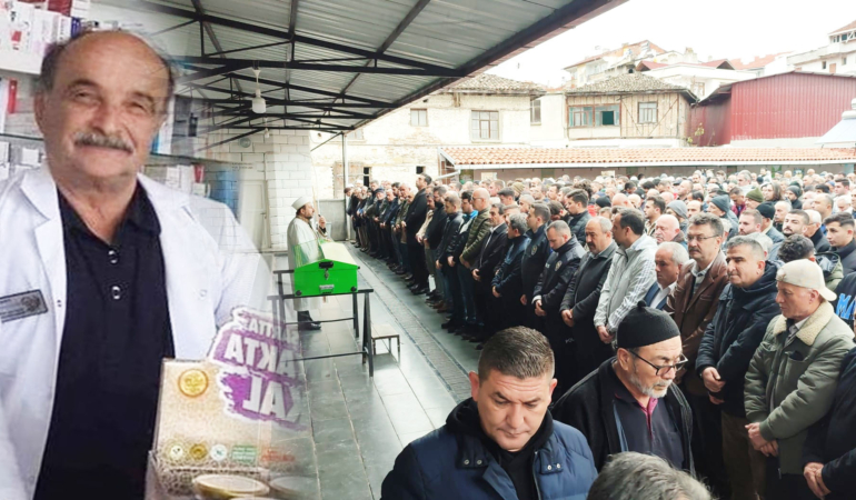 Durağan Muhittin abisini kaybetti. Eczacı Muhittin Tek toprağa verildi
