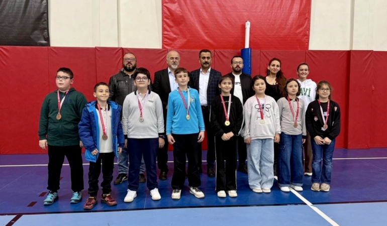 Masa tenisi ve atletizm yarışmaları düzenlendi