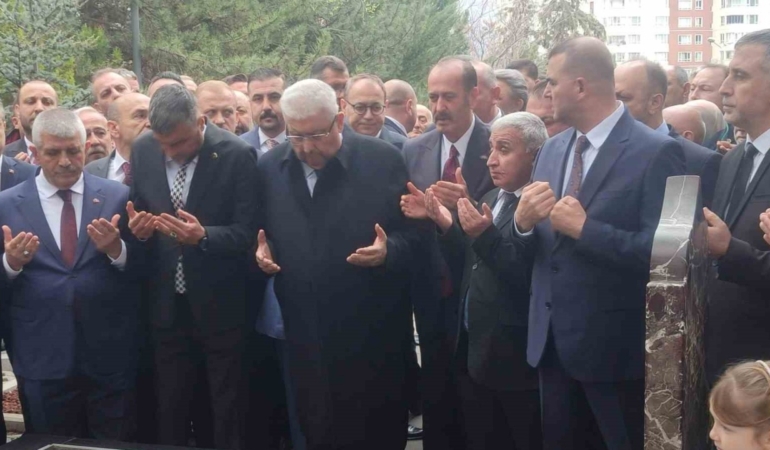 MHP’nin Kurucusu Türkeş mezarı başında anıldı