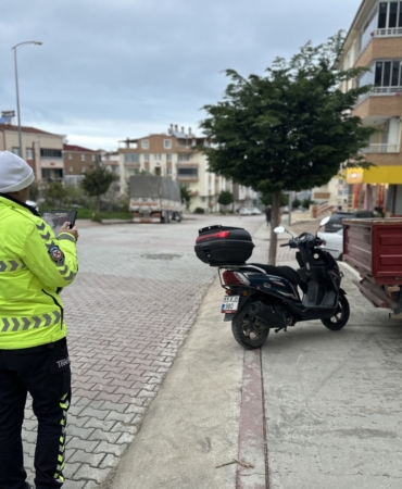 motosiklet-devrildi-surucu-yaralandi