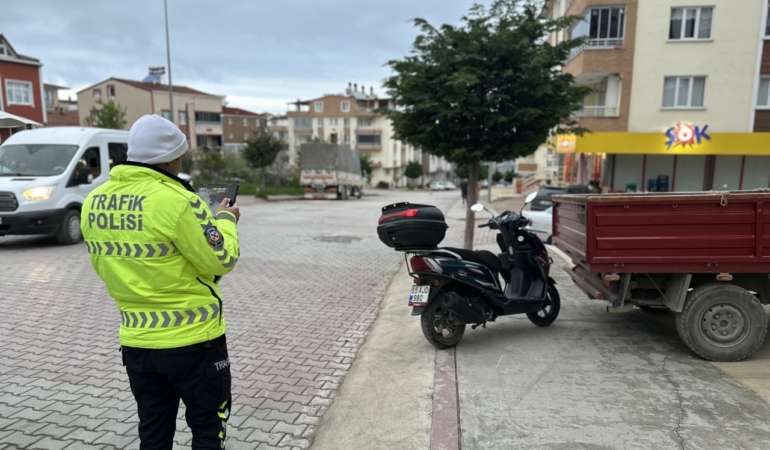 motosiklet-devrildi-surucu-yaralandi