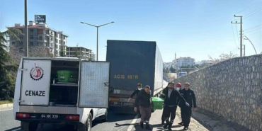 Motosiklet ile tırın çarpıştığı kazada 1 kişi öldü