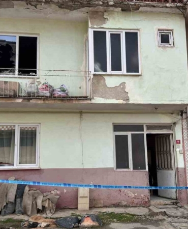 Ocakta unutulan yemek 2 çocuğun canına mal oldu