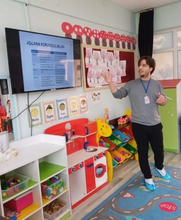 Öğrenci velileri ile okul personeline aşı farkındalık eğitimi