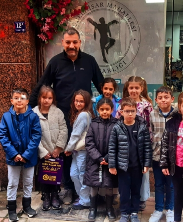 Öğrencilerin sorularını mahalle muhtarı yanıtladı