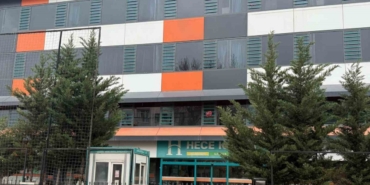 Öğretmenler iş bıraktı, veliler okul bastı!