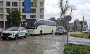 Sinop’ta şehir merkezine inen tur otobüsüne ceza uygulandı