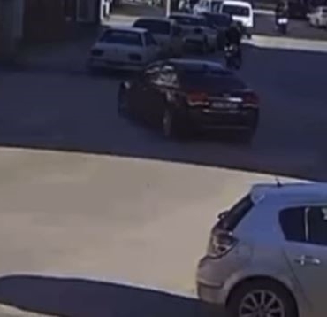 Otomobil ile çarpışan motosiklet sürücüsü yaralandı