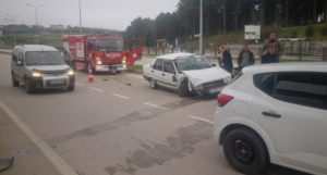 SİNOP'TA İKİ OTOMOBİL ÇARPIŞTI