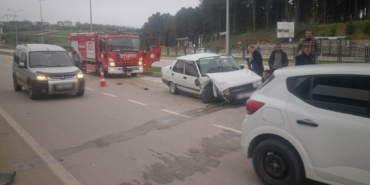SİNOP'TA İKİ OTOMOBİL ÇARPIŞTI