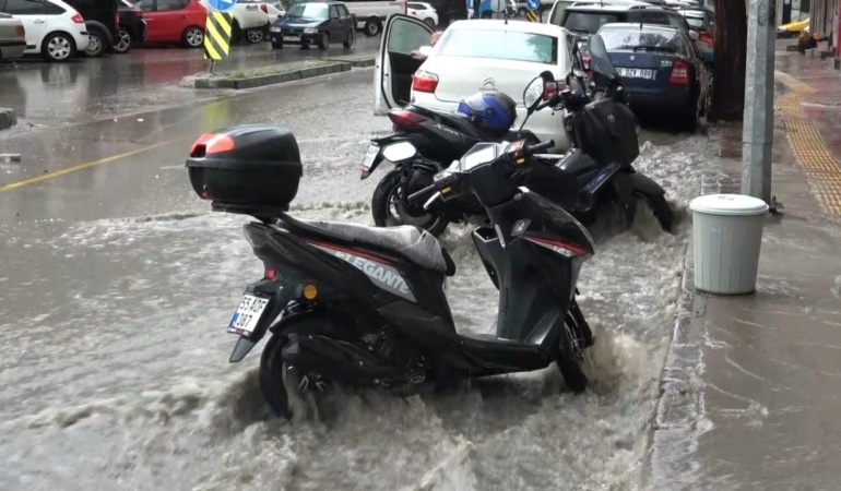 Sağanak ve dolu hayatı olumsuz etkiledi