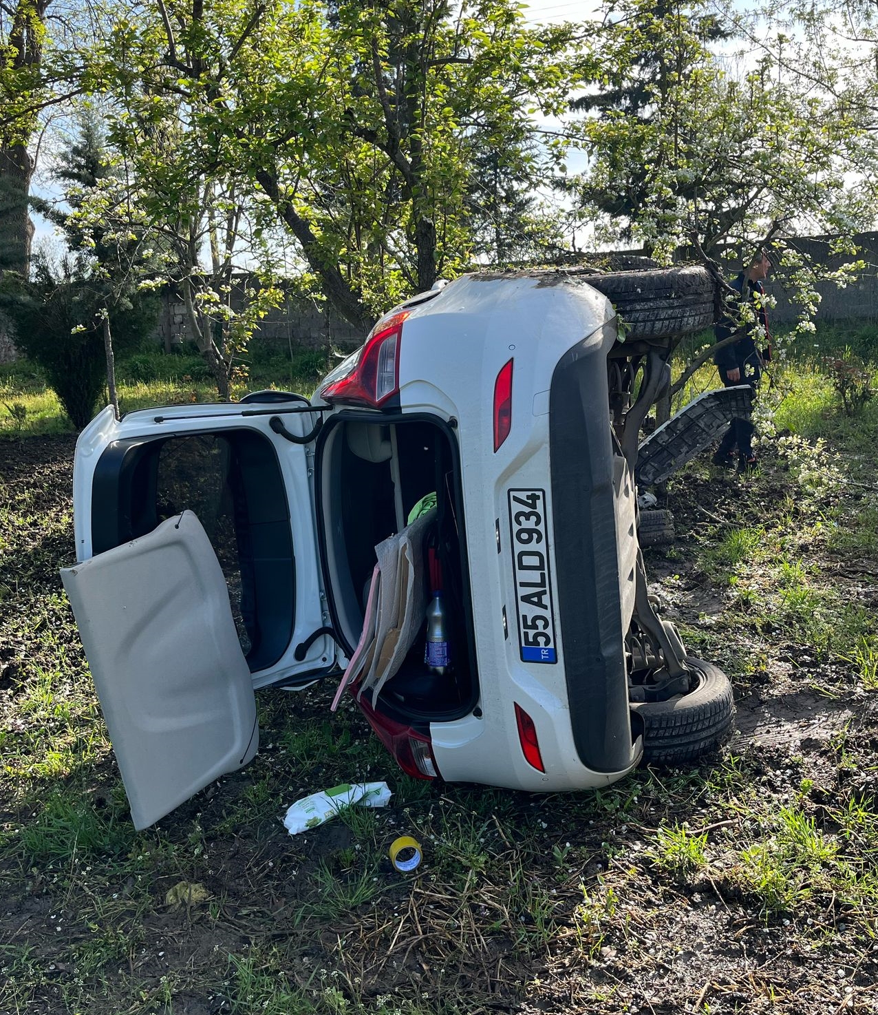 Samsun'da devrilen otomobilin sürücüsü bulunamadı