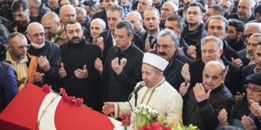 Sanatçı Volkan Konak son yolculuğuna uğurlandı