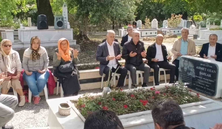 Şehit Üsteğmen Şarlak mezarı başında dualarla anıldı