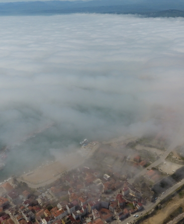 SİNOP’U SİS BULUTU YUTTU