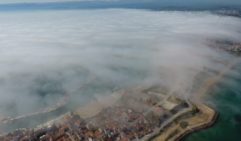 SİNOP’U SİS BULUTU YUTTU