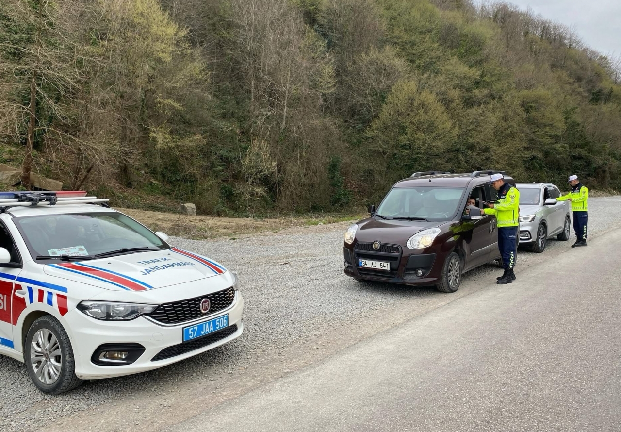 Sinop'ta 2 bin 601 sürücüye para cezası uygulandı
