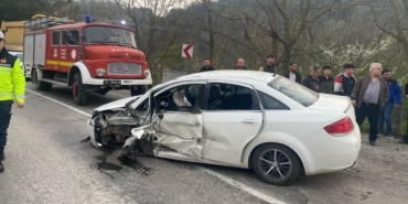 Sinop'ta iki otomobil çarpıştı, 7 kişi yaralandı