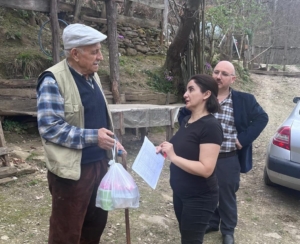Sinop'ta kaçak avlanan kalkan balıkları vatandaşa dağıtıldı
