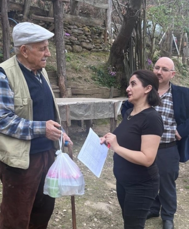 Sinop'ta kaçak avlanan kalkan balıkları vatandaşa dağıtıldı